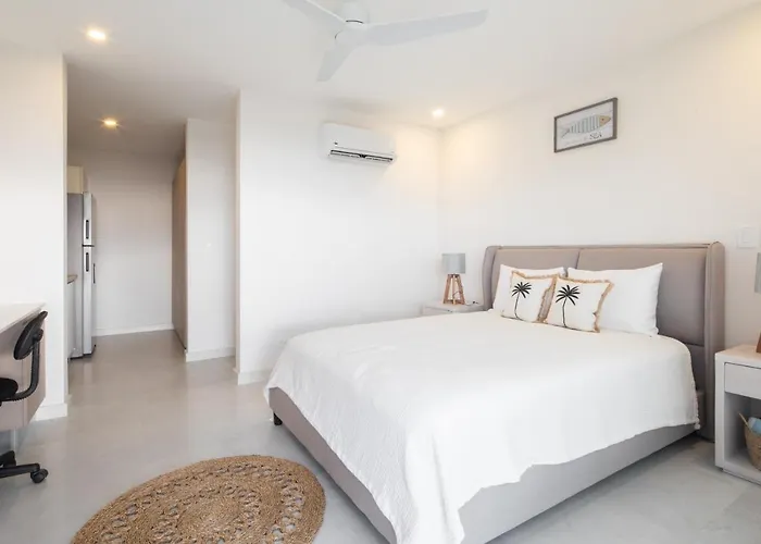 Ayla C - New, Cozy Ocean View In Flamingo Apartment